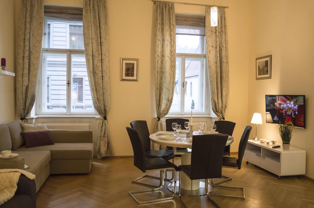 Modern Apartment Všehrdova Prag Exterior foto