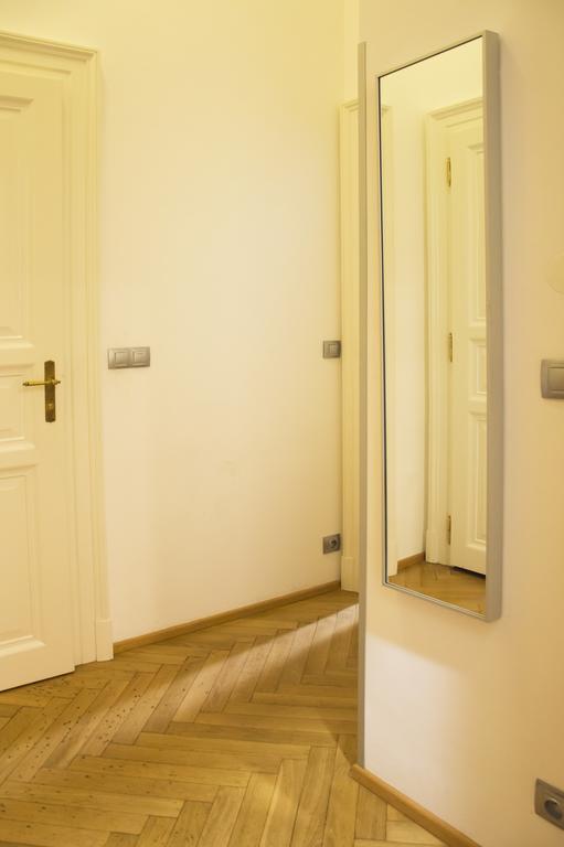 Modern Apartment Všehrdova Prag Exterior foto
